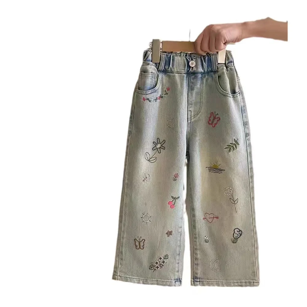 Jeans Retas Bordadas Personalizadas para Meninas – Jeans estilosas e personalizadas, com bordados exclusivos, proporcionando um visual único e moderno. — foto 3