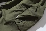Heren multi-pocket cargobroek outdoor met plooien, ideaal voor buitenactiviteiten, wandelingen en avonturen. Functioneel en comfortabel. — foto 23