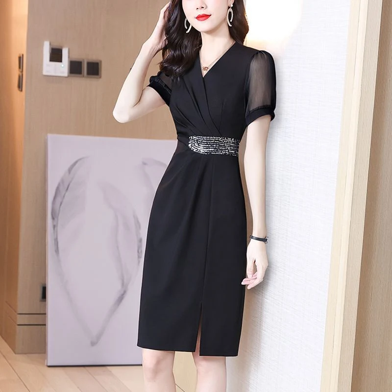 Vestido preto feminino slim fit, estilo western sofisticado, ideal para ocasiões especiais. Modelagem que valoriza e elegância garantida. — foto 1