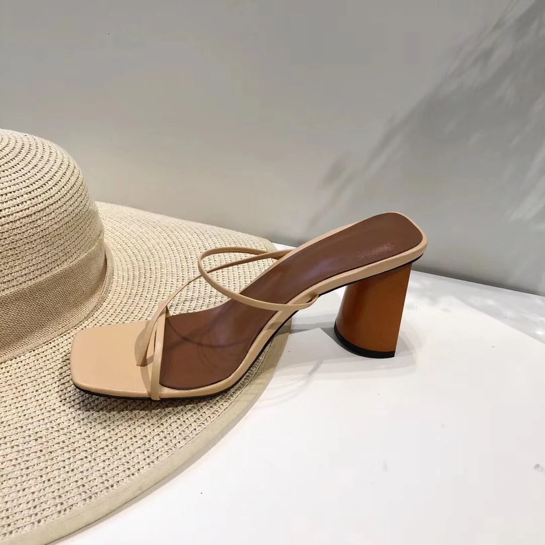 Sandalias de mujer con tacón bloque y puntera cuadrada, finas correas de cuero, ideales para comodidad y estilo diario. — foto 1