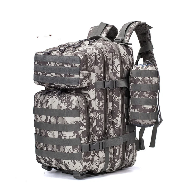 Mochila camuflada impermeável masculina, ideal para atividades ao ar livre. Proteção contra água, design tático e funcional. — foto 13