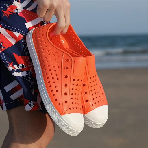Title 11, Student beach shoes