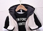 Driedelige dikke wintersweater voor kinderen Warme en comfortabele sweater om je kinderen warm en beschermd te houden in de winter. — foto 1