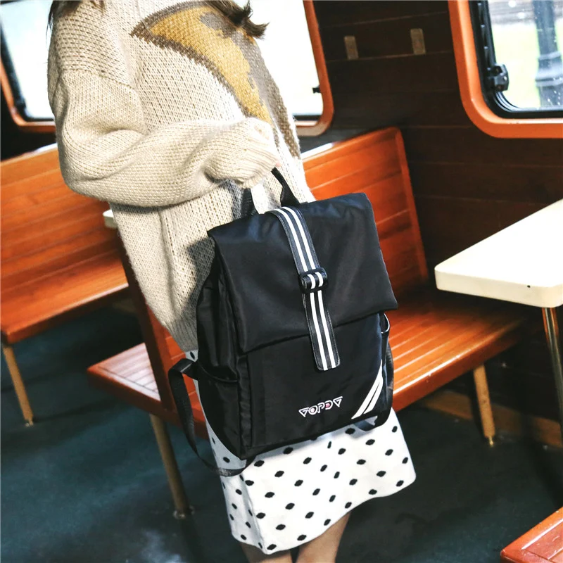 Mochila casual e simples para o campus, perfeita para estudantes. Leve seus livros, notebook e itens essenciais com conforto e praticidade. — foto 3