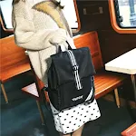 Mochila casual e simples para o campus, perfeita para estudantes. Leve seus livros, notebook e itens essenciais com conforto e praticidade. — foto 3