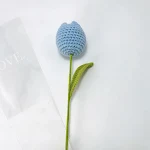 Flor artificial de tulipán de lana tejida a mano Añade calidez y encanto duradero a tu hogar con esta hermosa decoración floral hecha a mano. — foto 5