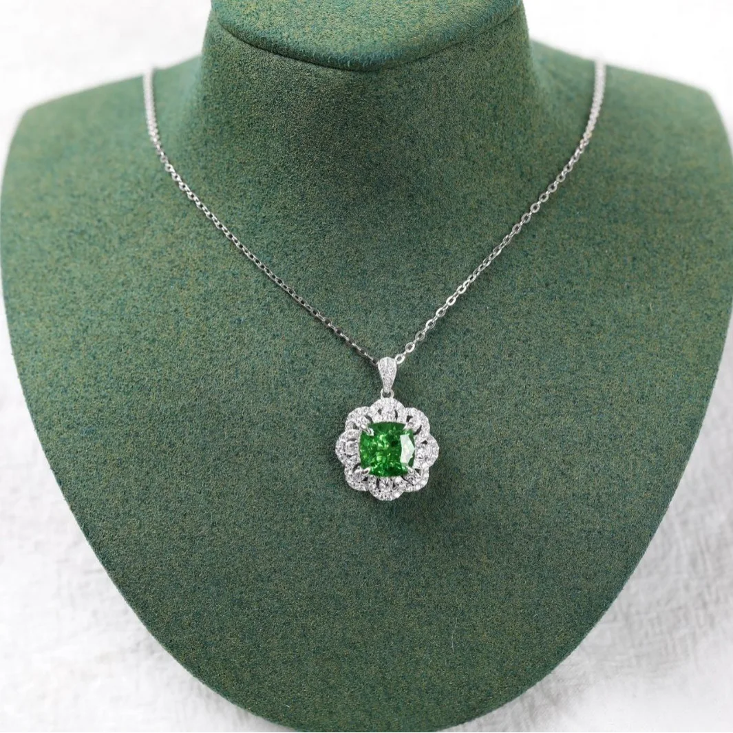 Colar S925 com pingente de esmeralda, luxo e alta qualidade. Adicione elegância e sofisticação ao seu visual, presente ideal. — foto 3