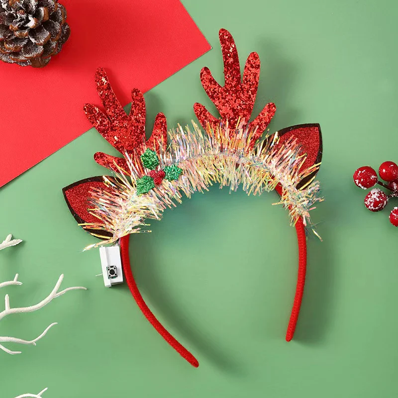 Tiara de cabelo de Natal com luzes LED, árvore de Natal, floco de neve ou chifre de veado. Headband com pisca-pisca para celebrar o Natal. — foto 3