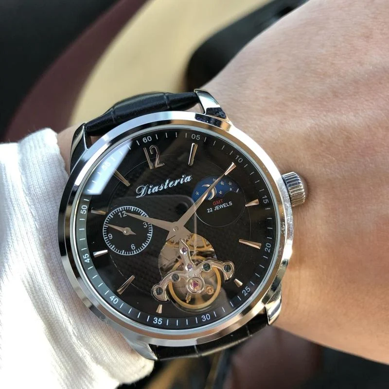 Relógio automático masculino vazado à prova d'água. Perfeito para uso diário, combina elegância, funcionalidade e resistência à água. — foto 3