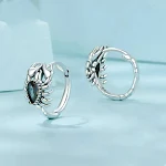 Brincos personalizados de escorpião em prata esterlina com zircônia e oxidação, um acessório elegante e marcante para você. — foto 3