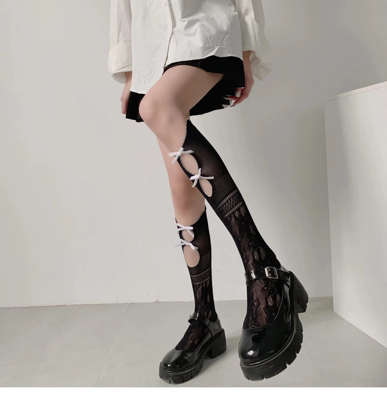 Title 4, Hollow Bow Mid Tube Socks