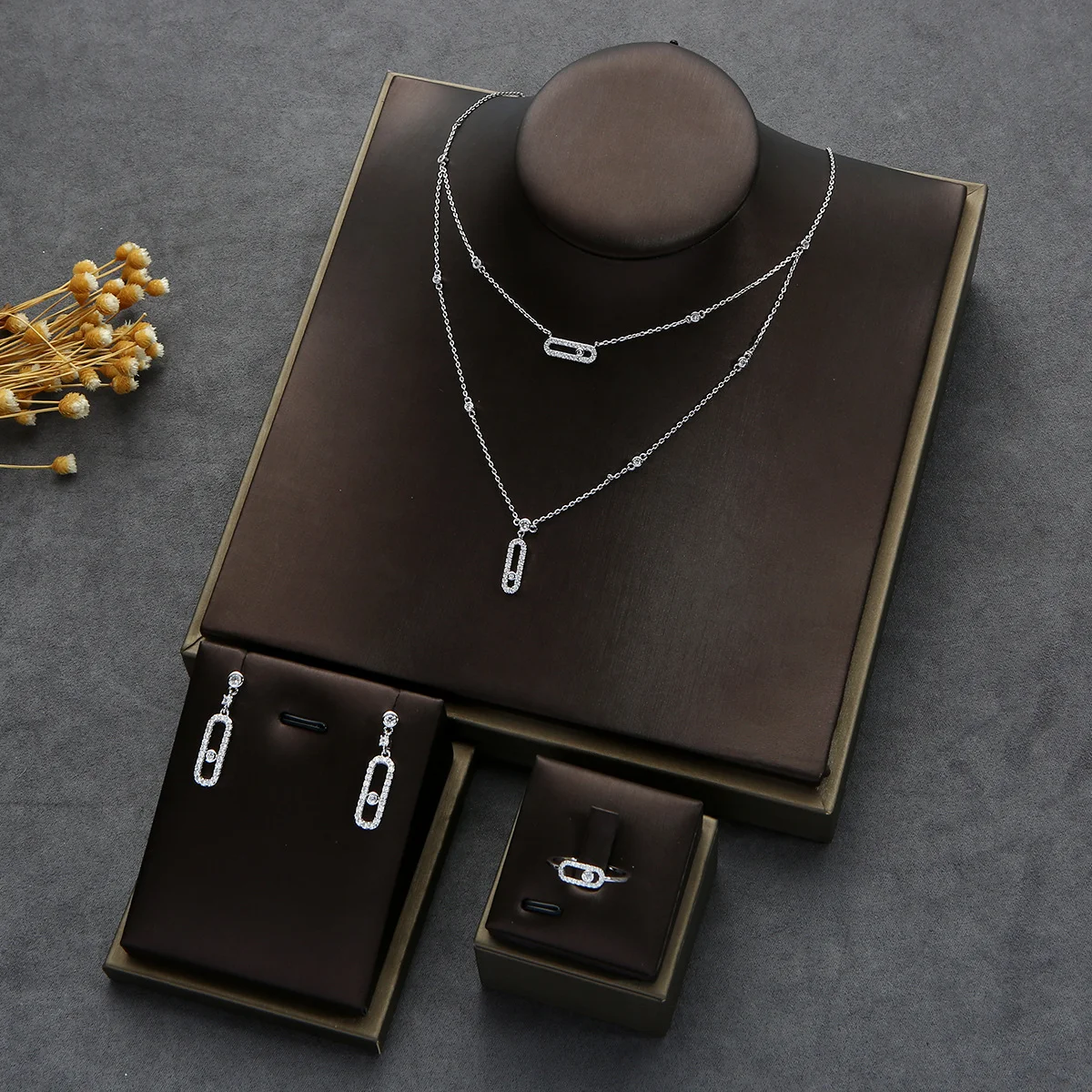 Conjunto de colar, brincos e anel com pingente geométrico de camada dupla e diamantes completos, adorno perfeito para brilhar. — foto 4