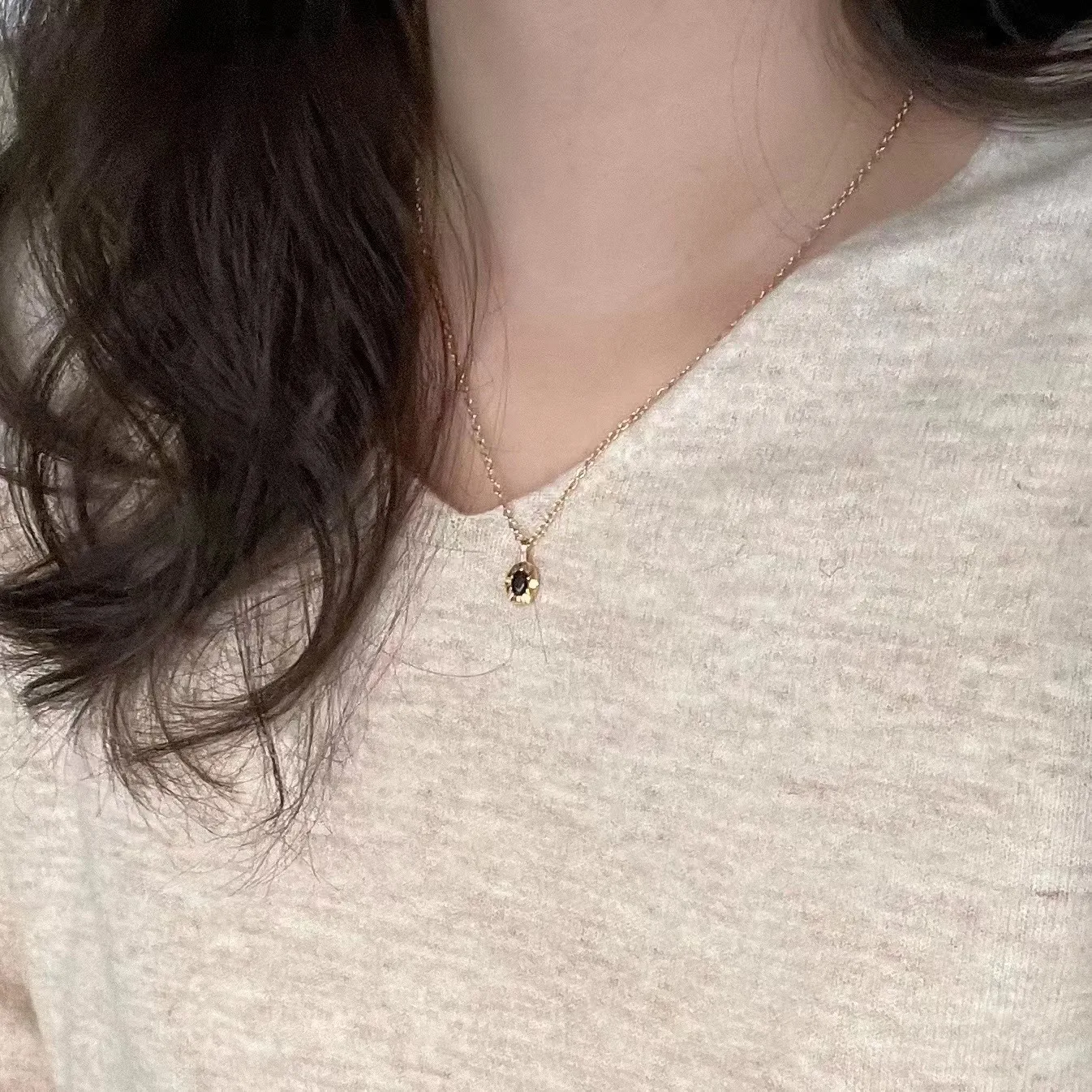 Colar simples em prata 925 com diamante negro, design elegante e atemporal. Ideal para uso diário, um toque de sofisticação. — foto 9