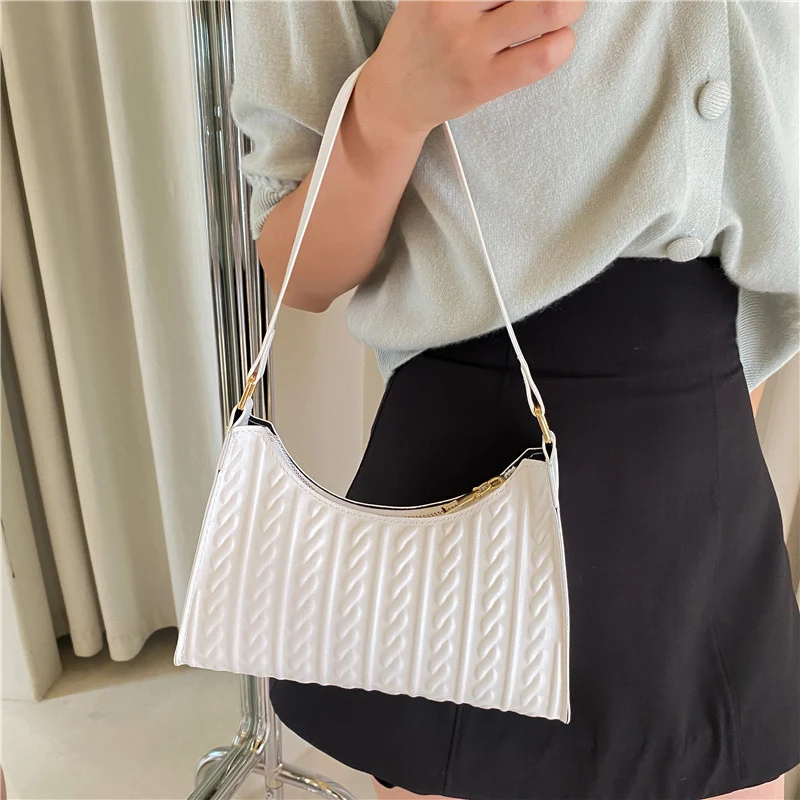 Bolsa tote feminina de cor sólida, ideal para ombro. Leve seus pertences com elegância e praticidade para o trabalho ou lazer. — foto 2