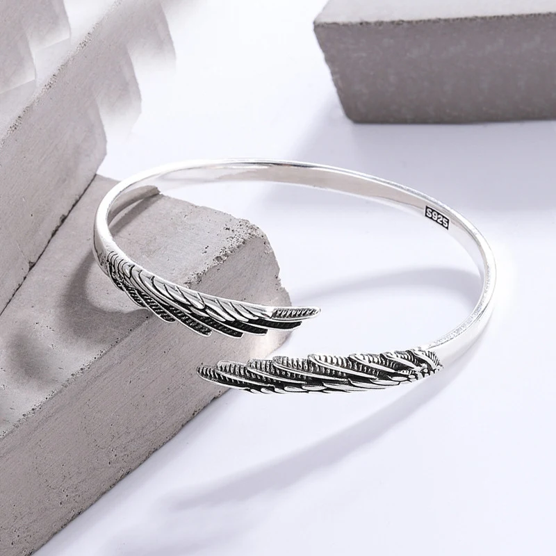 Pulseira de asas de anjo antigas com banho de prata, design de penas, um acessório elegante e simbólico para proteção e estilo. — foto 5