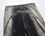 Trendy new loose wide-leg mop flared jeans. Comfortable and stylish jeans, perfect for a modern and relaxed look, ideal — photo 19