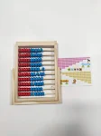 Ábaco de madeira com dez velocidades para cálculos. Quadro educativo para crianças. Brinquedo educativo para aprendizado precoce. — foto 2