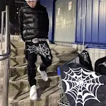 Calças jeans American High Street de algodão com design de teia de aranha, pernas largas e estilo moderno. Conforto e estilo para o dia a dia. — foto 7