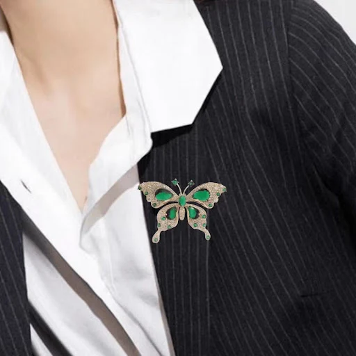 Title 3, Broche de borboleta esmeralda de luxo leve