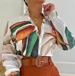 Conjunto camisa estampada gola alta manga longa e shorts com cordão. Look casual e confortável, perfeito para diversas ocasiões, fácil de usar. — foto 6