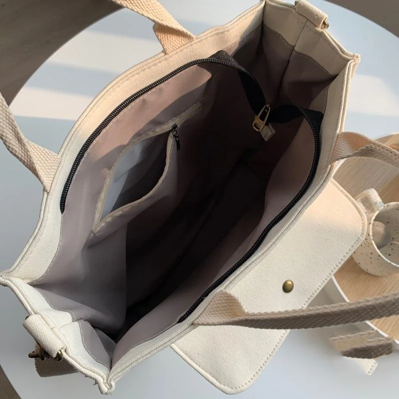 Bolso bandolera versátil y de gran capacidad para libros. Ideal para estudiantes y amantes de la literatura. Lleva todo con estilo. — foto 2