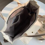Bolso bandolera versátil y de gran capacidad para libros. Ideal para estudiantes y amantes de la literatura. Lleva todo con estilo. — foto 2