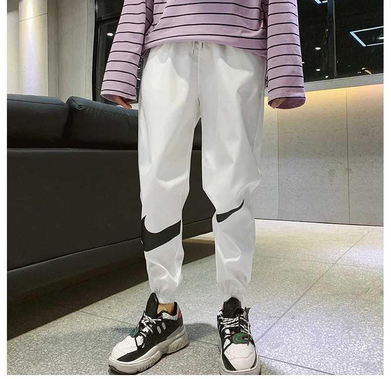 Erkek Kore tarzı slim fit büyük kareli gömlek. Trend ve modern görünüm için ideal. Şık ve tarz sahibi erkeklerin tercihi. — Fotoğraf 4