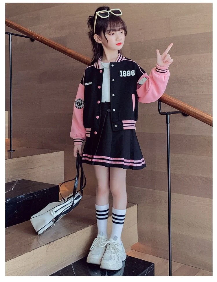 Conjunto Infantil Jaqueta de Beisebol e Saia Plissada Estilo Universitário, Look Moderno e Confortável para Crianças — foto 8
