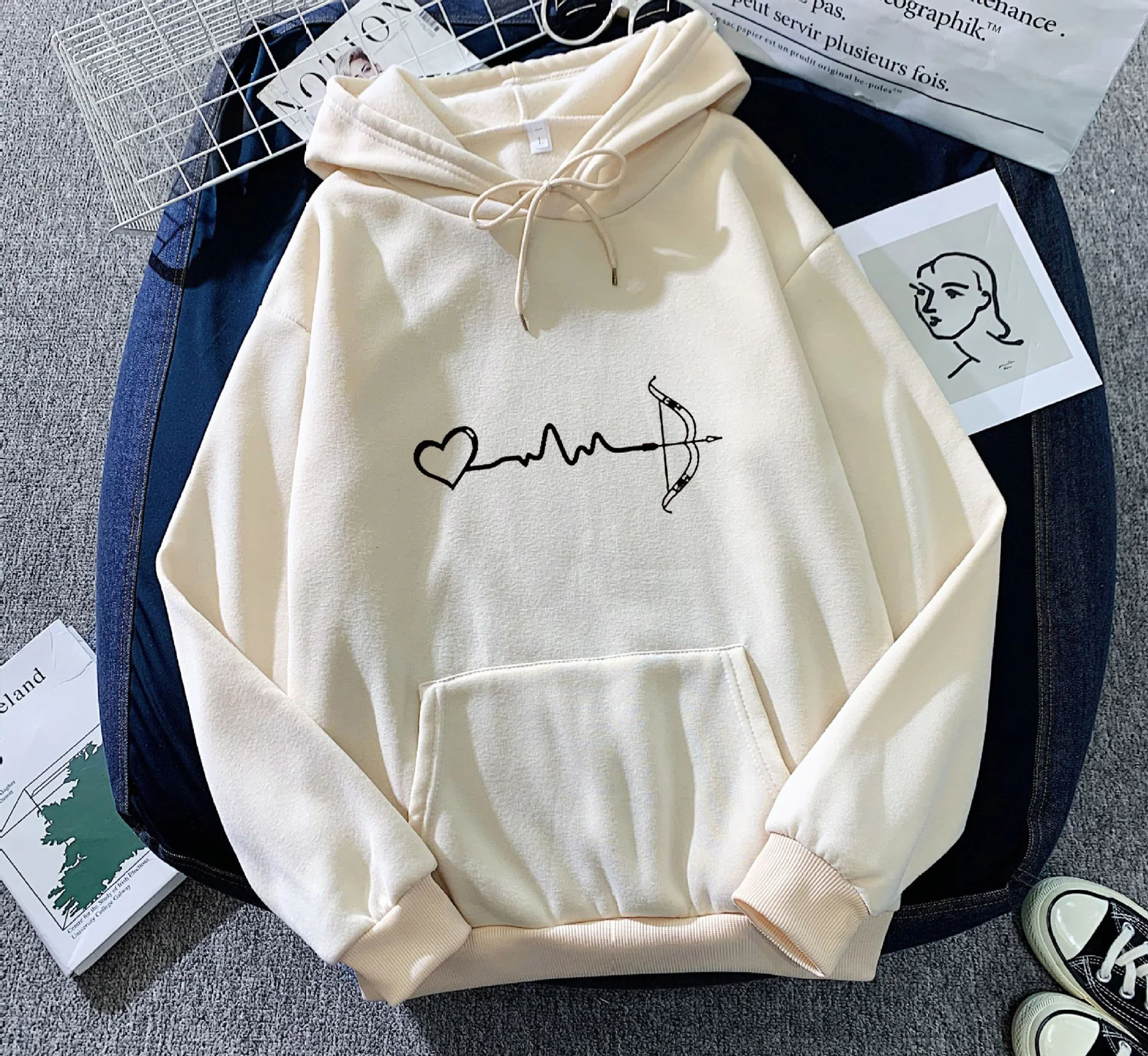Fleece-gefütterter Kapuzenpullover für Paare Locker geschnitten und bequem. Perfekt für kalte Tage. Kuschelig warm durch den Fleece. — foto 4