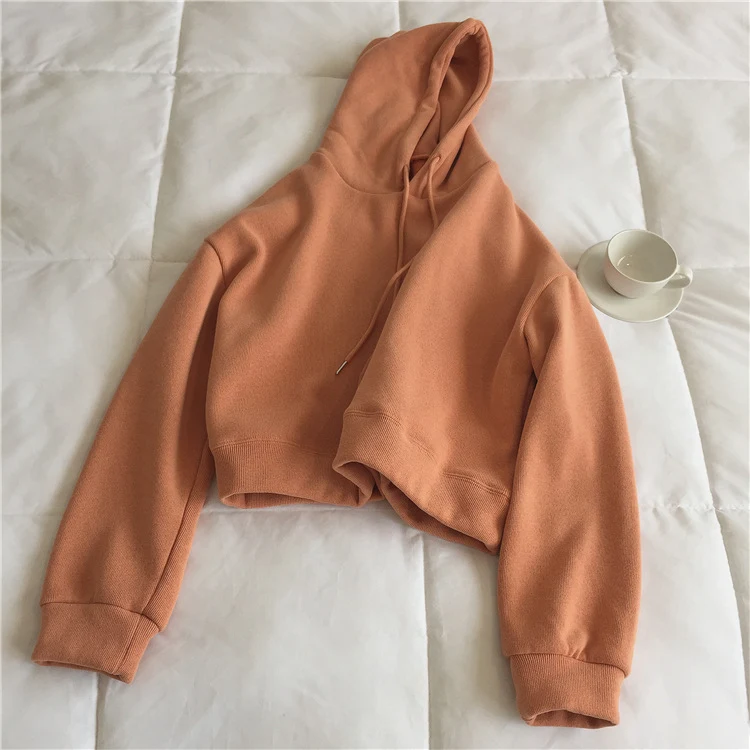 Suéter curto chique com personalidade para mulheres que buscam estilo e conforto. Perfeito para looks casuais e sofisticados. — foto 8