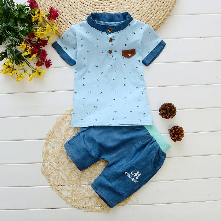Conjunto infantil de verão manga curta esportivo para meninos Roupa leve e respirável perfeita para atividades e brincadeiras de verão — foto 1
