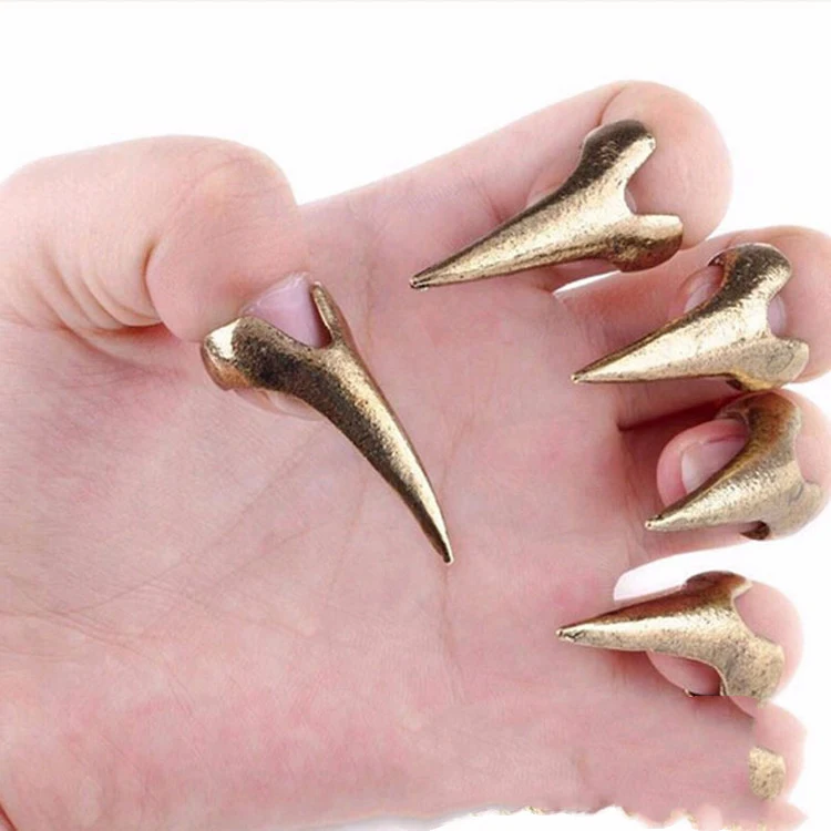 Fashion Personality nagels in gothic punk retro stijl met magische klauwen. Geef je look een unieke en expressieve touch met deze opvallende nagels. — foto 6