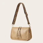 Bolsa feminina boho com alça larga transversal, retrô, cor sólida. Perfeita para um visual estiloso e prático no dia a dia, ideal para diversas ocasiões. — foto 2
