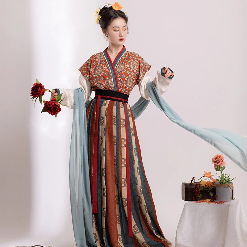 Saia com cintura e gola Chinoiserie, elegância e sofisticação em uma só peça. Valorize sua silhueta e crie looks únicos. — foto 1