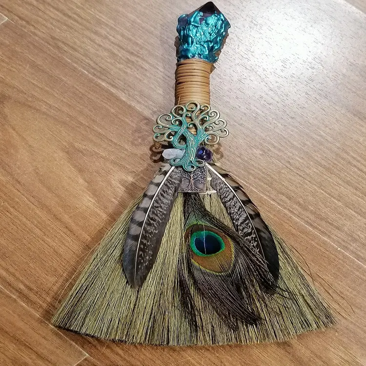 Title 1, Amethyst Witch Broom Vassoura de Pena para Limp...