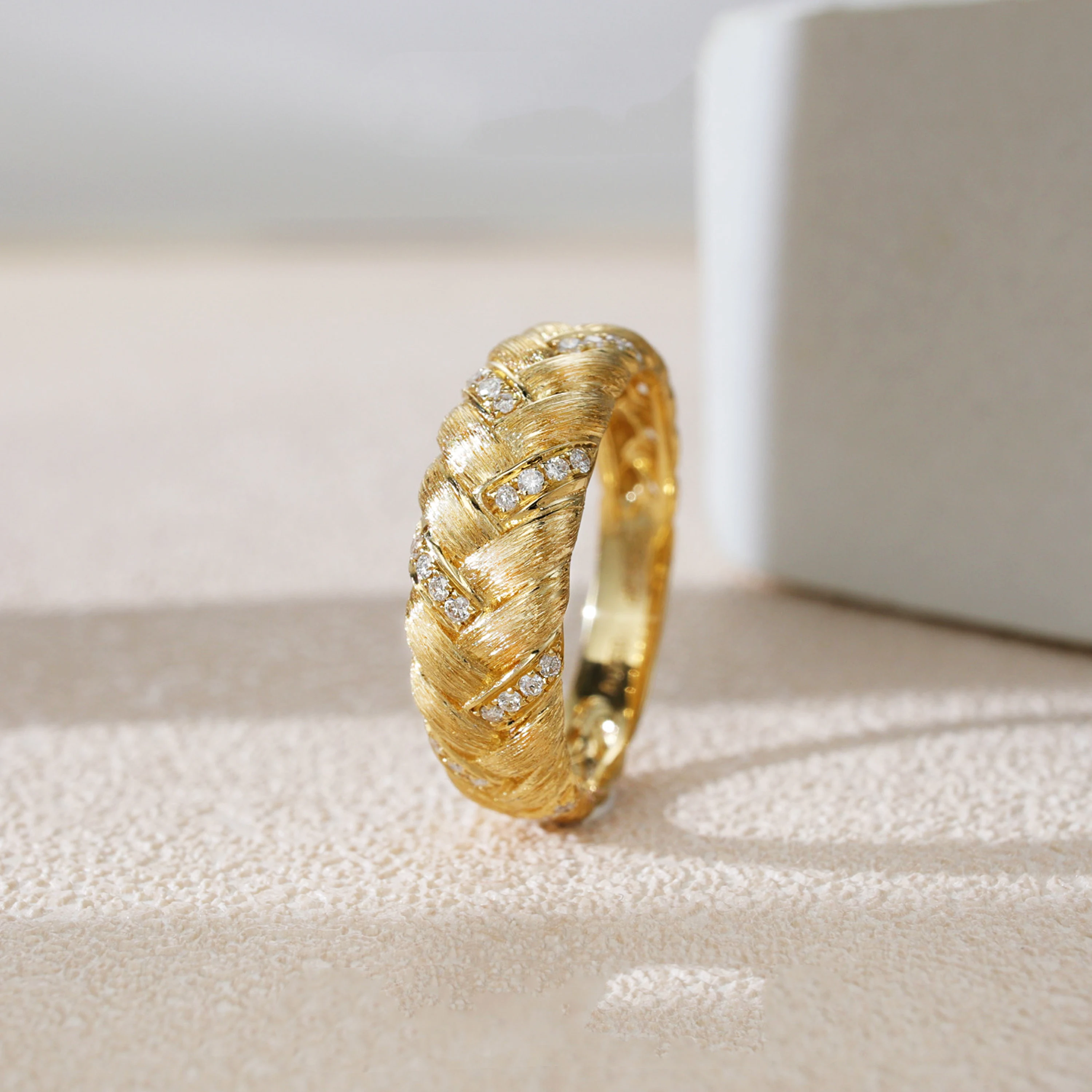 Anel Feminino de Diamante Escovado Simples e Fashion Joia Perfeita para Mulheres Modernas Design Elegante para Uso Diário — foto 5