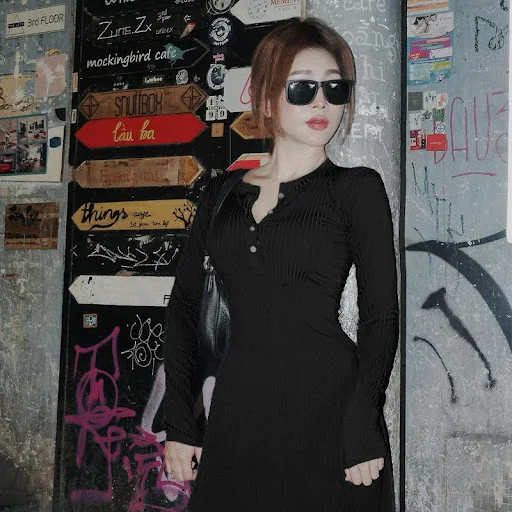 Title 10, V-neck knitted long sleeves slim-fit A-line mid...