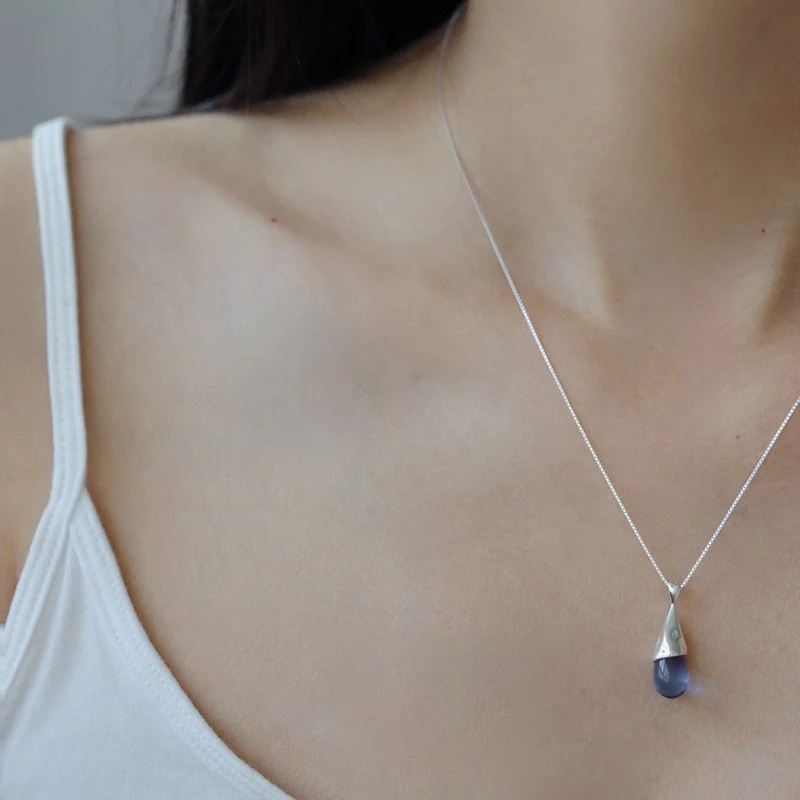 Colar de Camélia de Pérola de Camadas Duplas. Sofisticação e beleza para você. Adicione um toque elegante ao seu look. Perfeito para qualquer evento. — foto 24