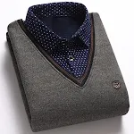 Suéter masculino com gola de camisa de duas peças falsa, oferecendo conforto e estilo. Ideal para um visual casual sofisticado e versátil. — foto 6