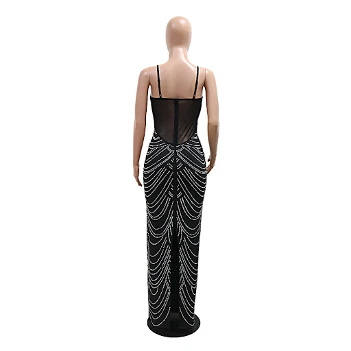 Title 4, Vestido de noite com miçangas de espuma e perfu...