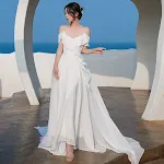 Vestido de chiffon branco para mulheres elegantes. Leveza e sofisticação. Ideal para eventos especiais, realçando a beleza feminina com graça. — foto 5