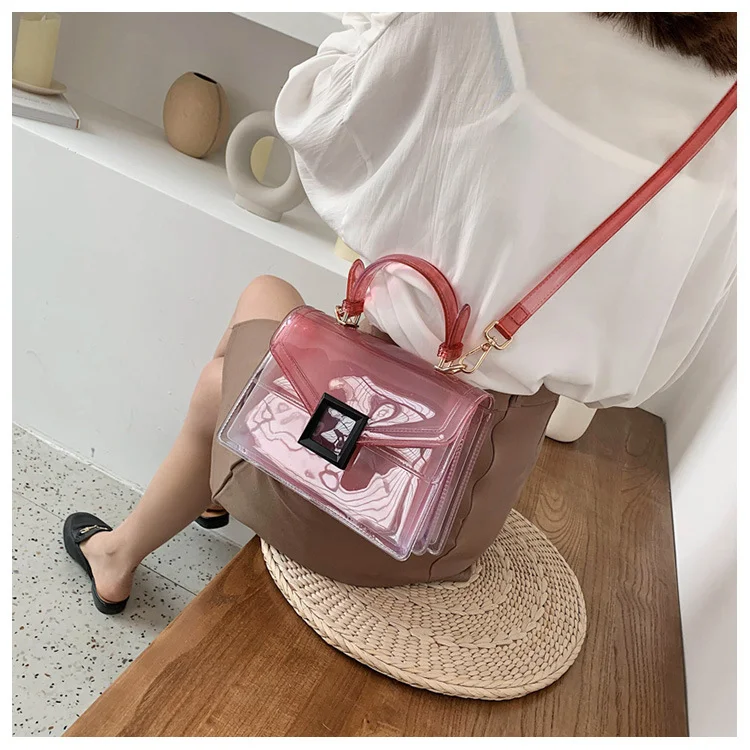 Material plástico transparente fosco. Perfeito para projetos que exigem translucidez suave. Oferece leveza, resistência e permite a difusão da luz. — foto 7