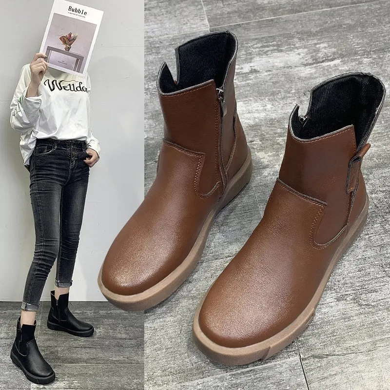 Botas Martin femininas de salto grosso e salto médio com bico redondo, perfeitas para conforto e estilo em qualquer ocasião. — foto 5