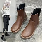Botas Martin femininas de salto grosso e salto médio com bico redondo, perfeitas para conforto e estilo em qualquer ocasião. — foto 5