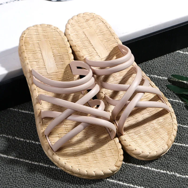 Flat slippers for indoor and outdoor use. Comfort and versatility for your feet. Enjoy softness at home and outside, eff — photo 5