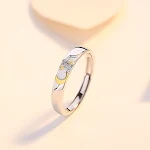 Anel fashion simples e ajustável, perfeito para você. Use sempre! Conforto e elegância em um design moderno e fácil de usar. — foto 3