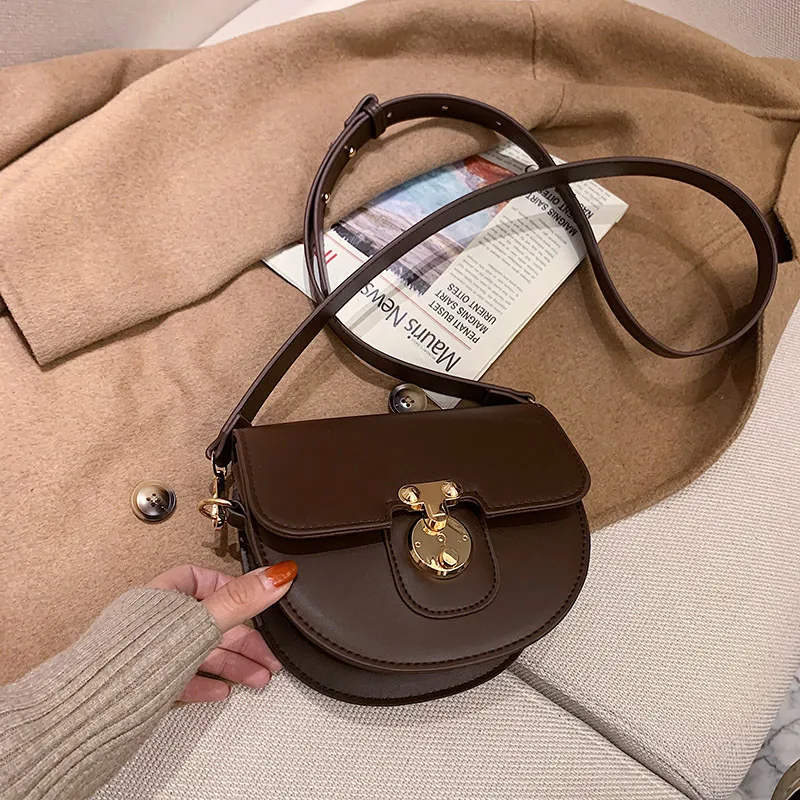 Bolso de hombro retro de cuero premium para mujer, estilo montura mini con cierre de solapa, ideal para looks elegantes y a la moda — foto 3