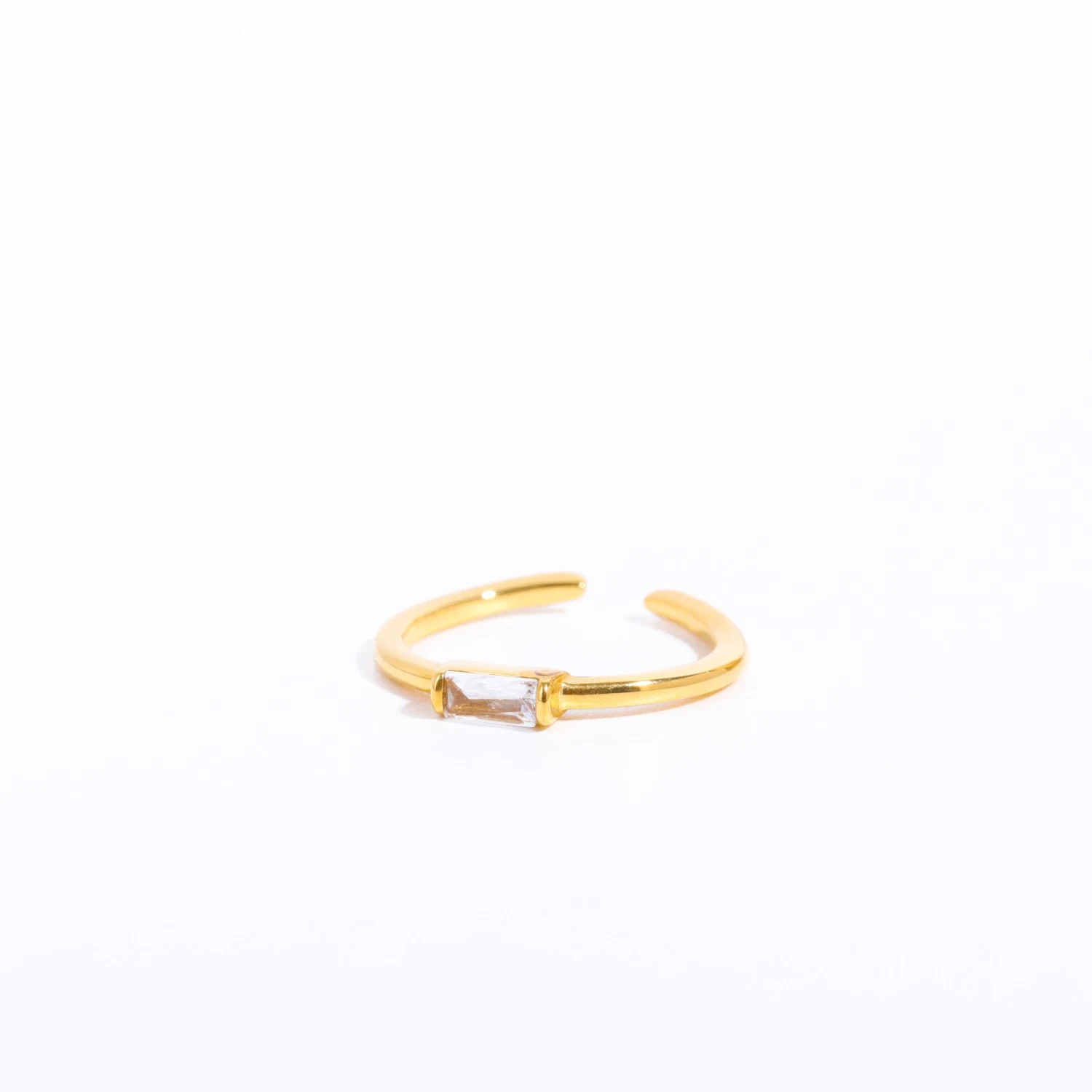 Title 7, Anel de aço titânio banhado a ouro 18K com pedr...