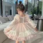 Haljina za devojčicu za svadbu. Elegantna haljina za malu devojčicu za venčanja i posebne prilike. Udoban i šarmantan dizajn. Idealna. — foto 4