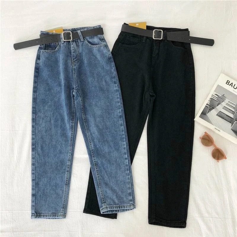 Women's high-rise loose wide-leg jeans. Experience all-day comfort and style with these versatile jeans featuring a flat — photo 5
